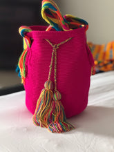 Load image into Gallery viewer, Central American Wayuu Authentic Mochilla Bag