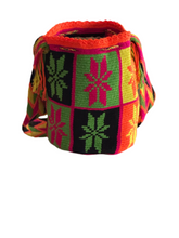 Load image into Gallery viewer, Central American Wayuu Authentic Mochilla Bag